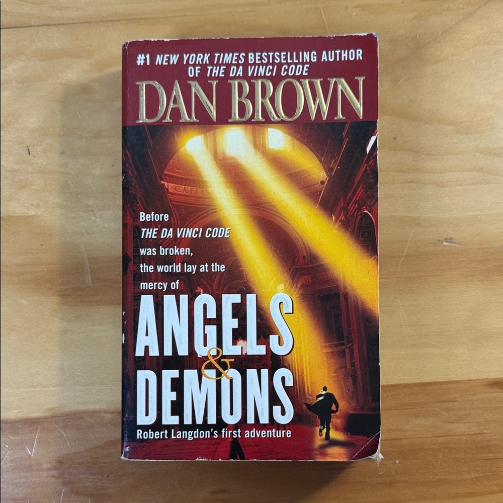 📚2/$6  Angels & Demons #1 in the Robert Langdon Series